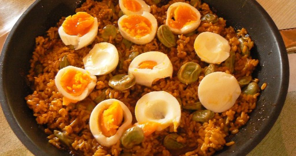 Fava beans with rice and eggs